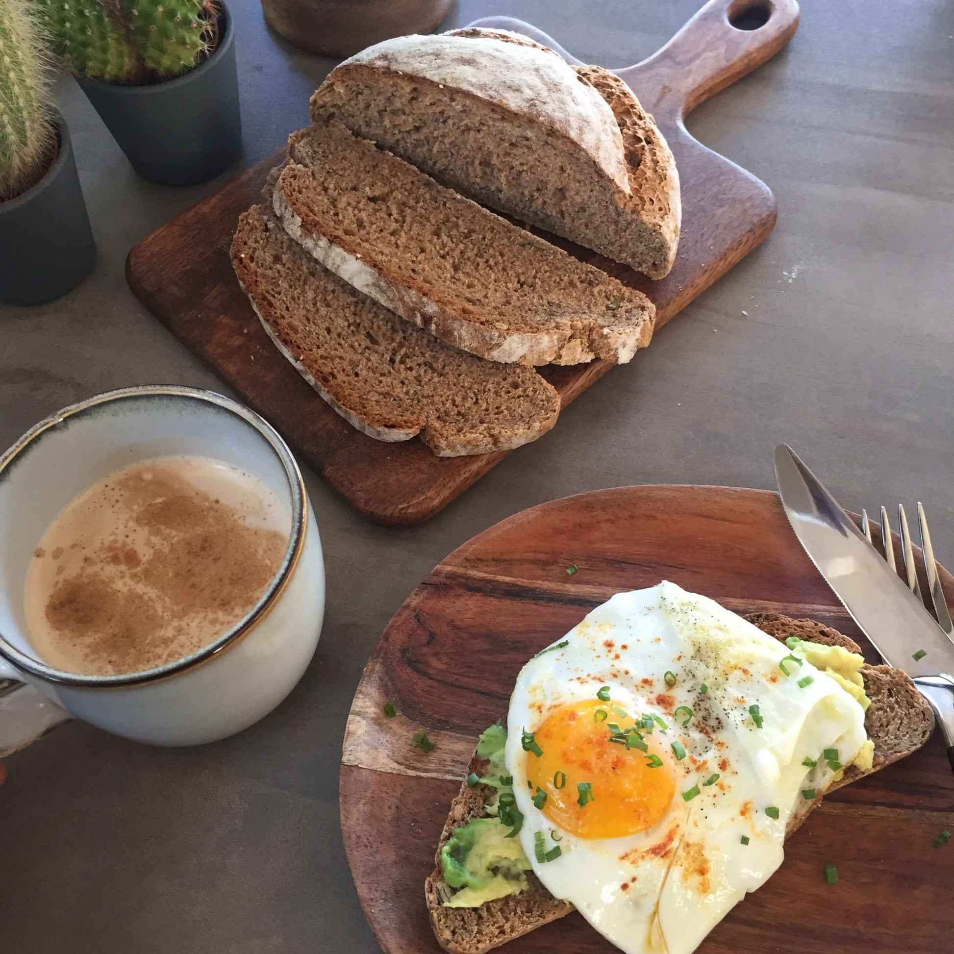 arnolds power bread bread baking mixture baked bread on wooden plate with breakfast purezento for me website www.purezentoforme.com