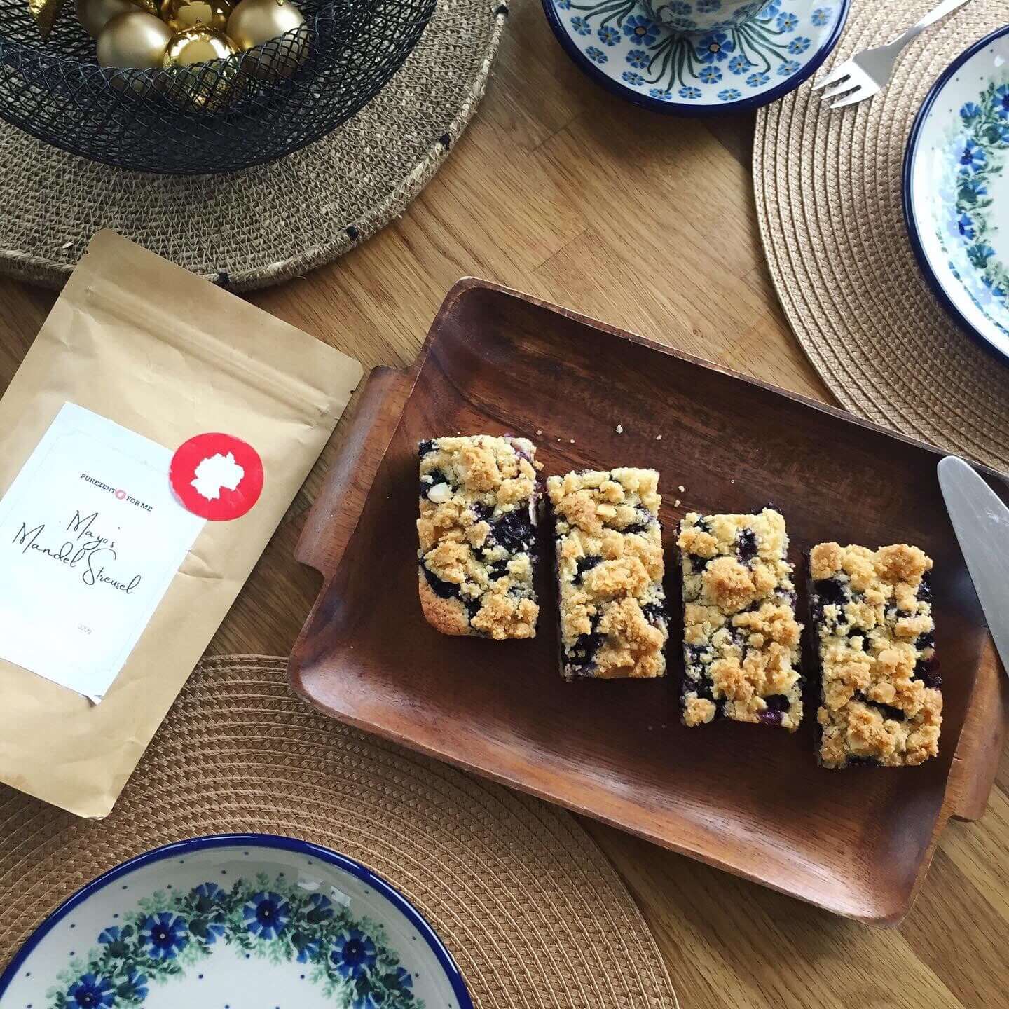mayos almond crumble Product packaging with bread baking mixture cake on wooden plate purezento for me website www.purezentoforme.com