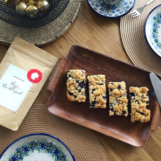 mayos almond crumble Product packaging with bread baking mixture cake on wooden plate purezento for me website www.purezentoforme.com