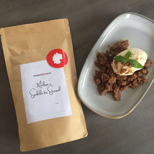 melissas speculaas crumble Product packaging with baking mixture speculaas on white plate with ice cream purezento for me website www.purezentoforme.com
